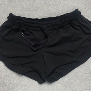 Lulu lemon hotty hot shorts 2.5” size 8